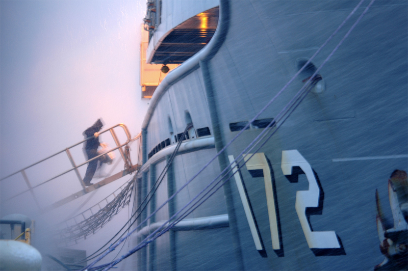 Illustration for article titled 18 terrifying photos of ships in trouble